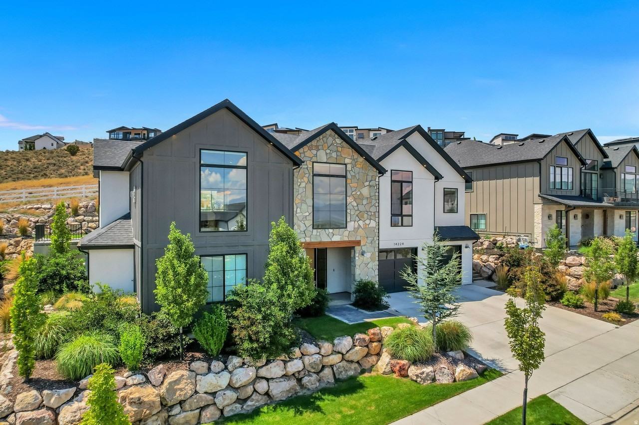 14224 S SUMMIT Ln - Photo 4 of 50