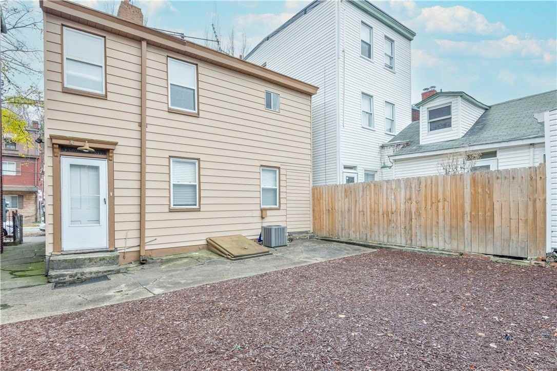 1815 Mary St #2ndFL - Photo 3 of 32