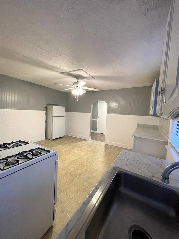 1815 Mary St #2ndFL - Photo 5 of 32