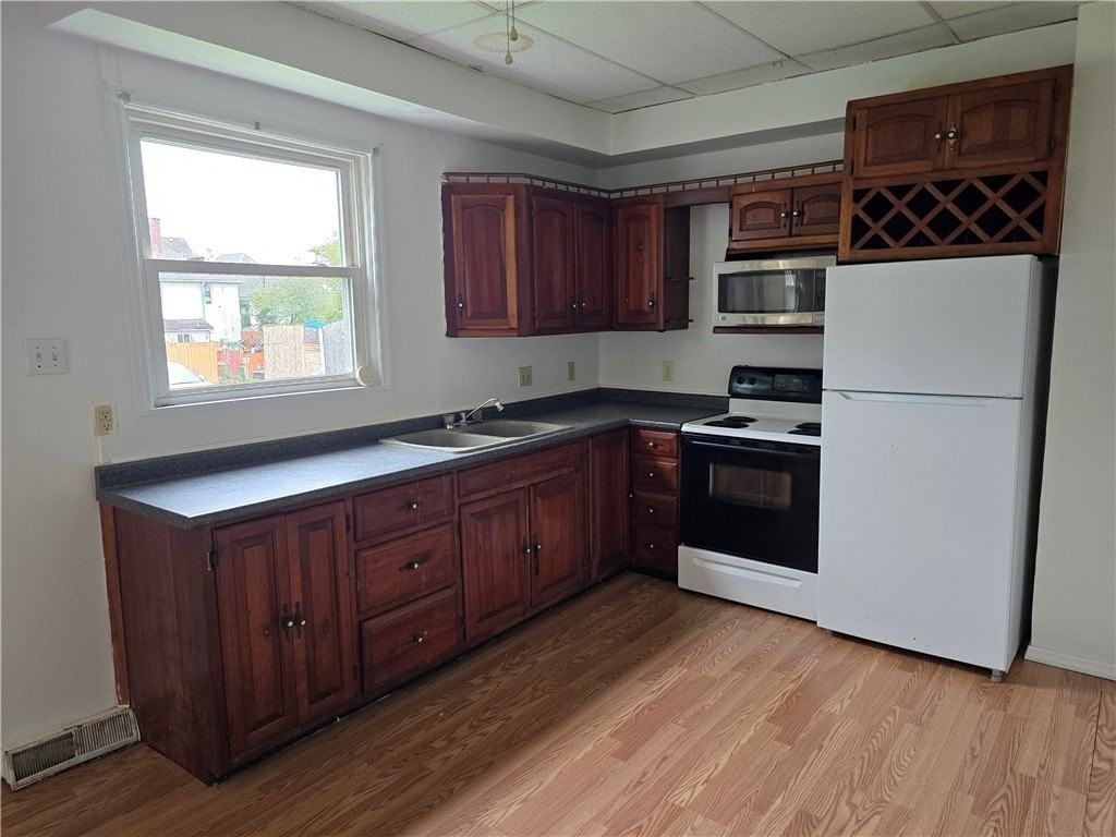 318 Fairview Ave - Photo 2 of 14