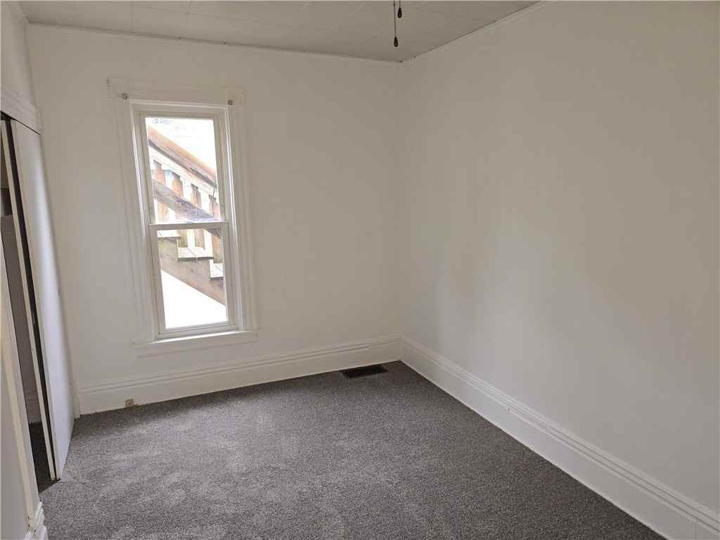 318 Fairview Ave - Photo 7 of 14