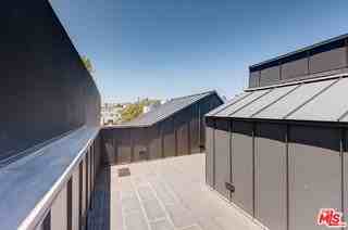 209 Hollister Ave - Photo 4 of 8