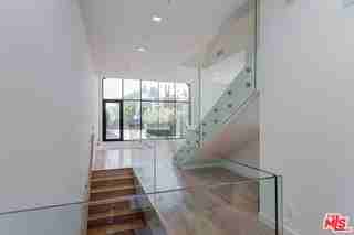 209 Hollister Ave - Photo 6 of 8