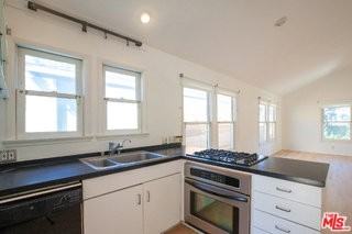 1548 Cabrillo Ave - Photo 7 of 8