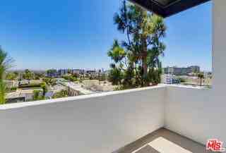 435 N Oakhurst Dr #1002 - Photo 4 of 8