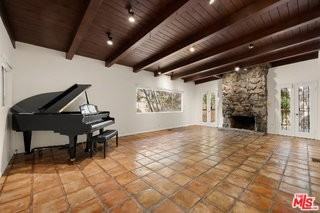 2370 Nichols Canyon Rd - Photo 3 of 8