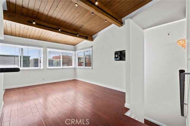 648 Loma Dr - Photo 2 of 8