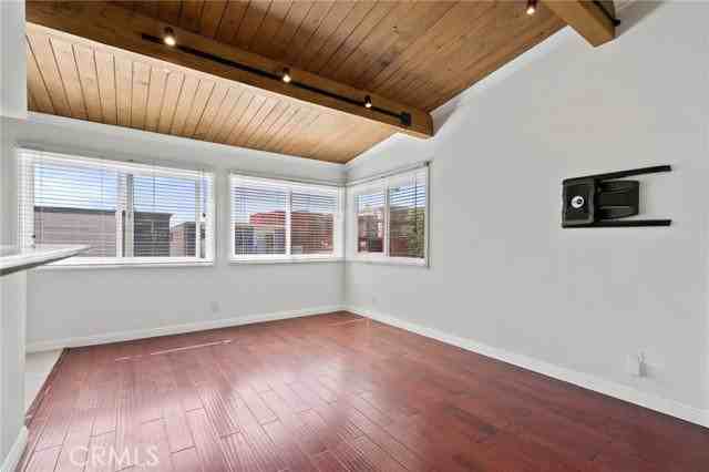 648 Loma Dr - Photo 3 of 8