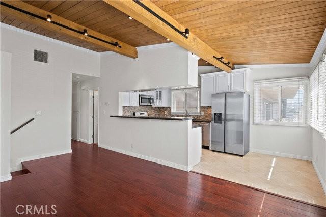 648 Loma Dr - Photo 5 of 8