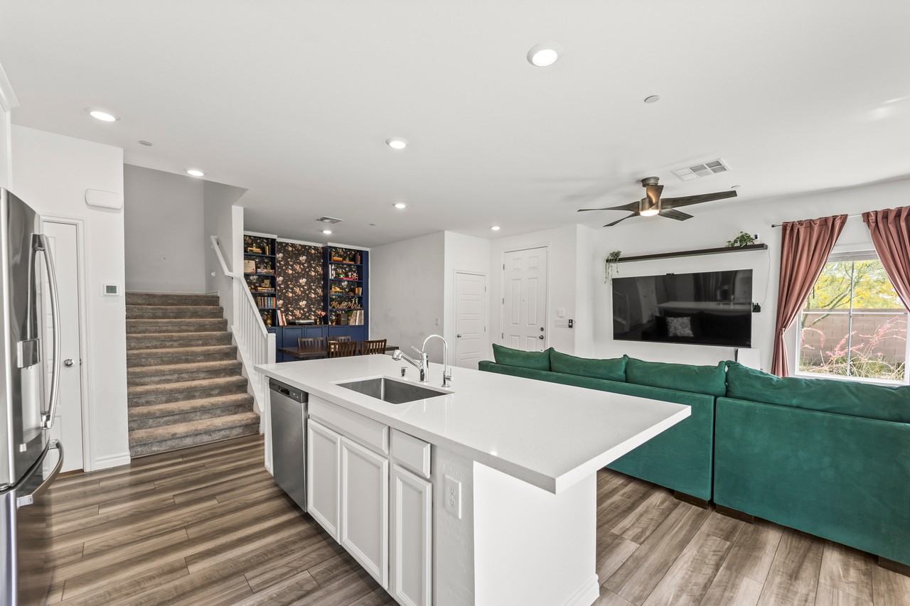 7204 N Decatur Blvd #1 - Photo 4 of 30