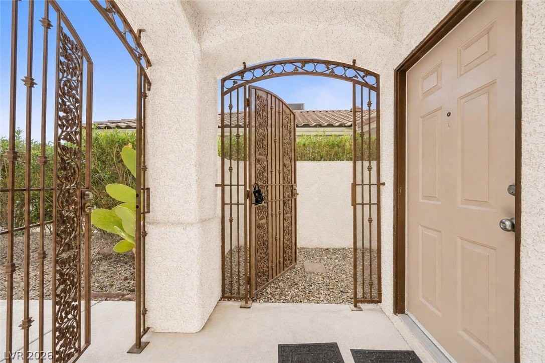 1717 Klamath Falls Way - Photo 2 of 34
