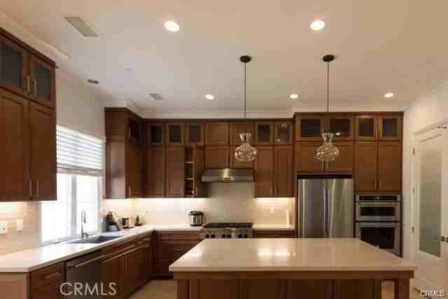 61 Stetson - Photo 2 of 6