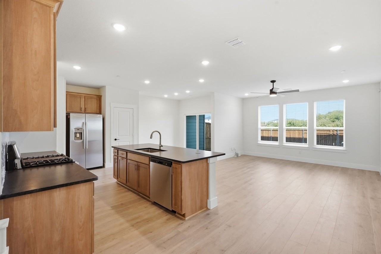 8852 Enclave Way - Photo 4 of 27