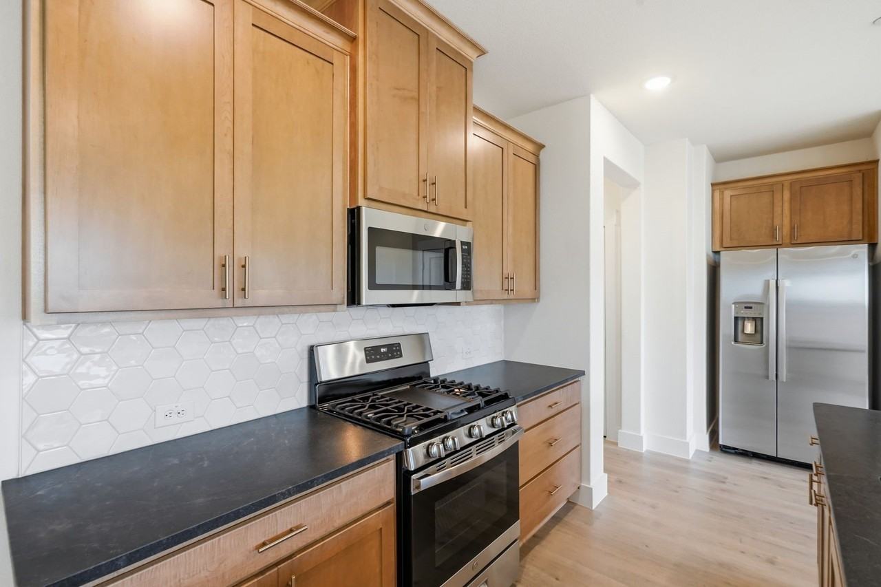 8852 Enclave Way - Photo 6 of 27