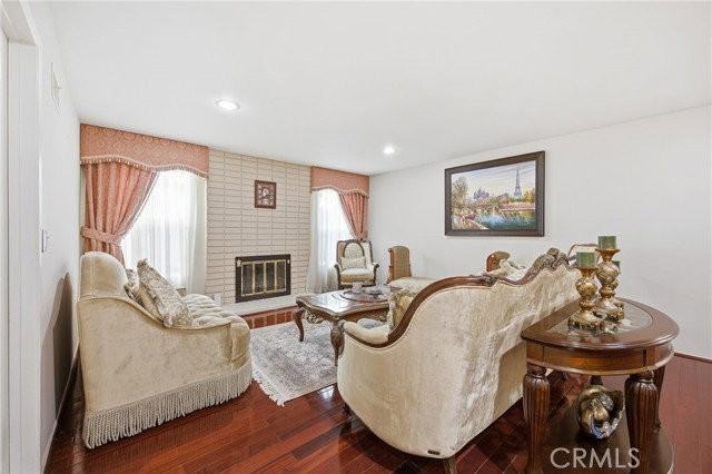 22248 Leadwell St - Photo 2 of 8