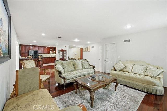 22248 Leadwell St - Photo 4 of 8