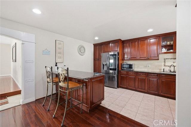 22248 Leadwell St - Photo 5 of 8