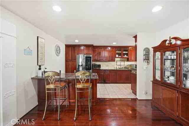 22248 Leadwell St - Photo 6 of 8