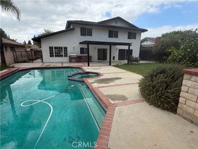 17069 Gledhill St - Photo 2 of 8