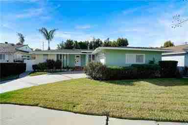 7335 Donna Ave