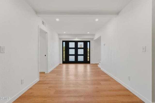 1114 Oban Dr - Photo 3 of 8