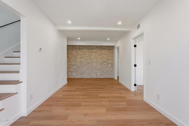 1114 Oban Dr - Photo 4 of 8