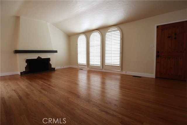 270 S Parkwood Ave - Photo 2 of 8
