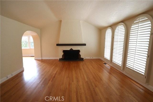 270 S Parkwood Ave - Photo 3 of 8