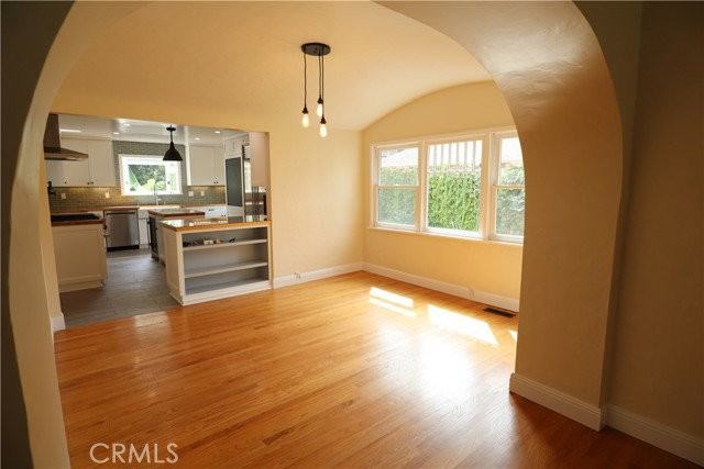 270 S Parkwood Ave - Photo 4 of 8