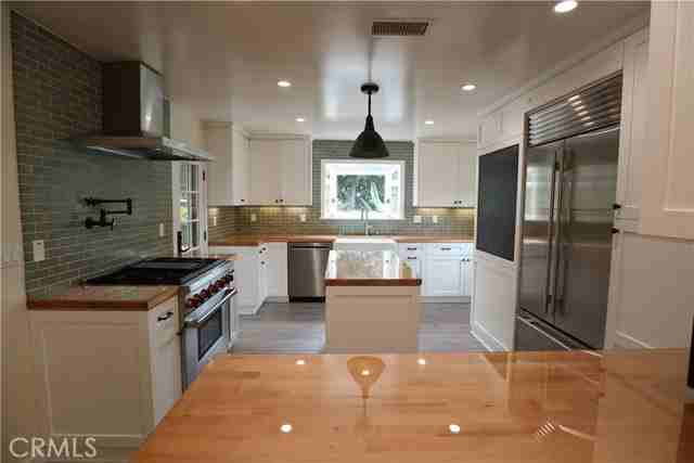 270 S Parkwood Ave - Photo 7 of 8