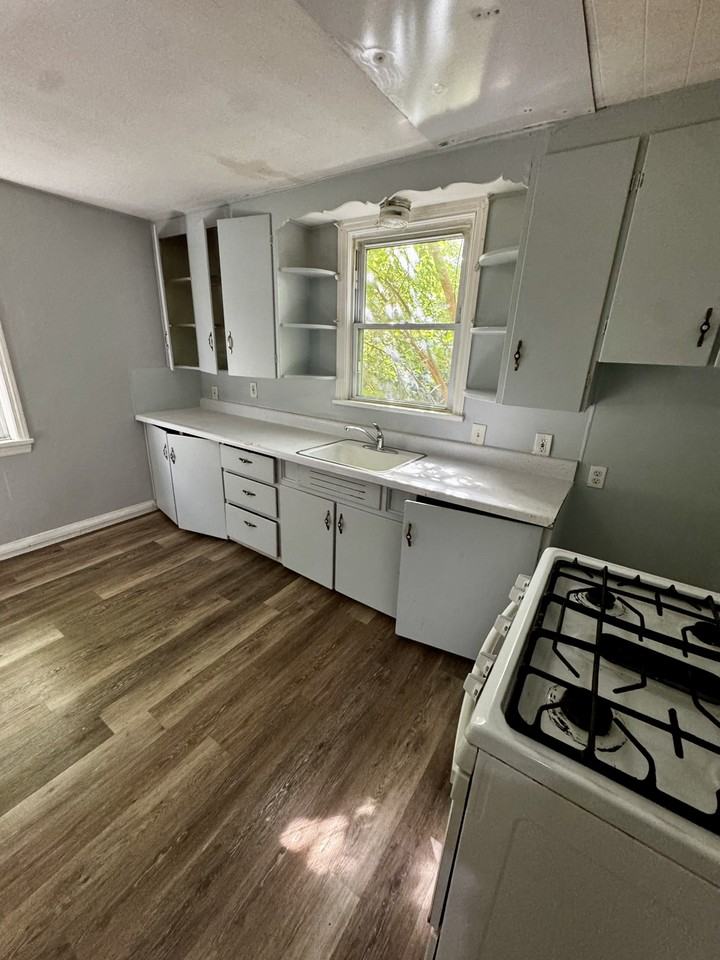 167 Weaver St #169 - Photo 3 of 23