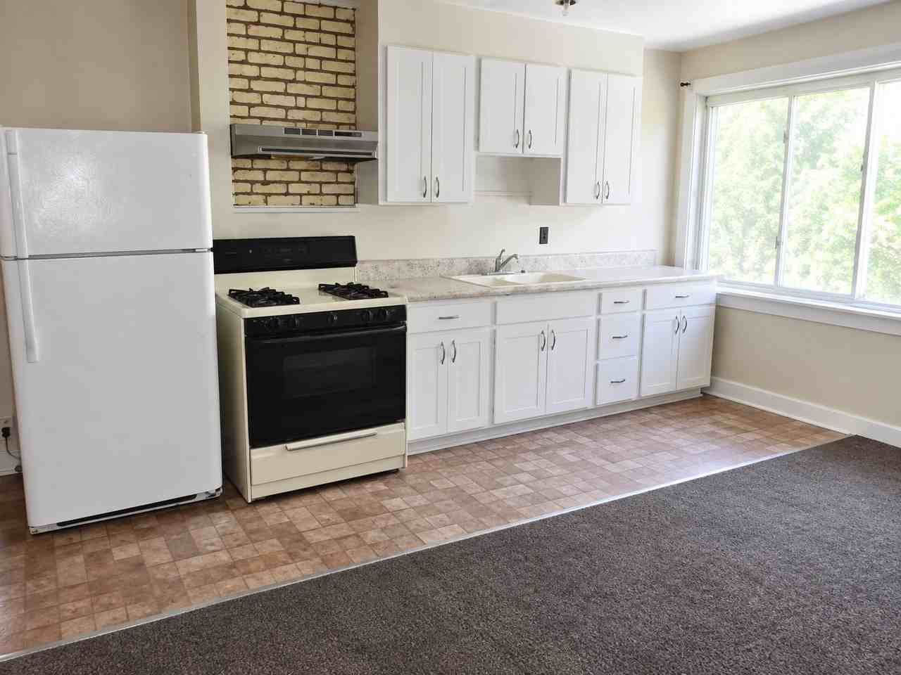 18 Wellington Ave #4 - Photo 2 of 11