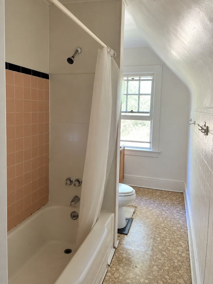 18 Wellington Ave #4 - Photo 4 of 11