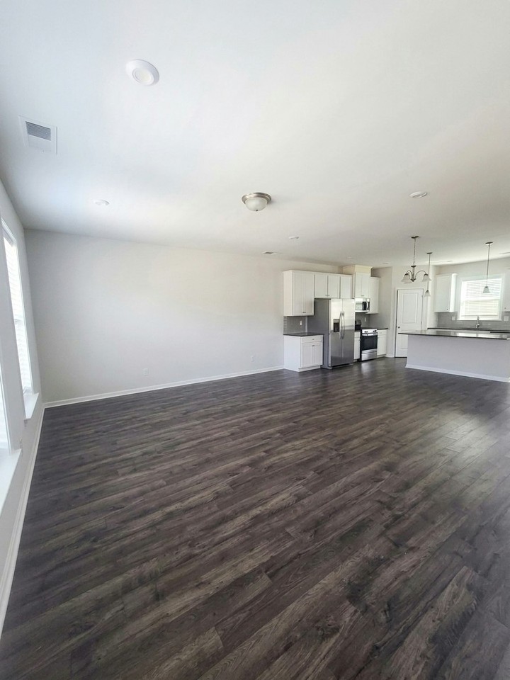 311 Mahone Drive - Photo 3 of 15