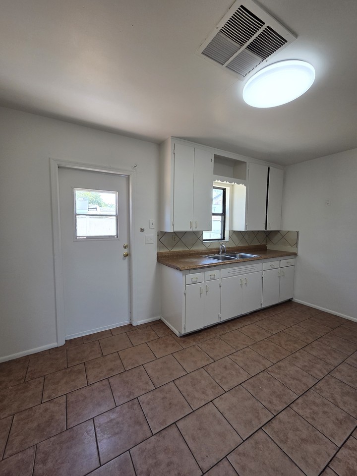 P615 315 -325 South Hobson - Photo 5 of 10