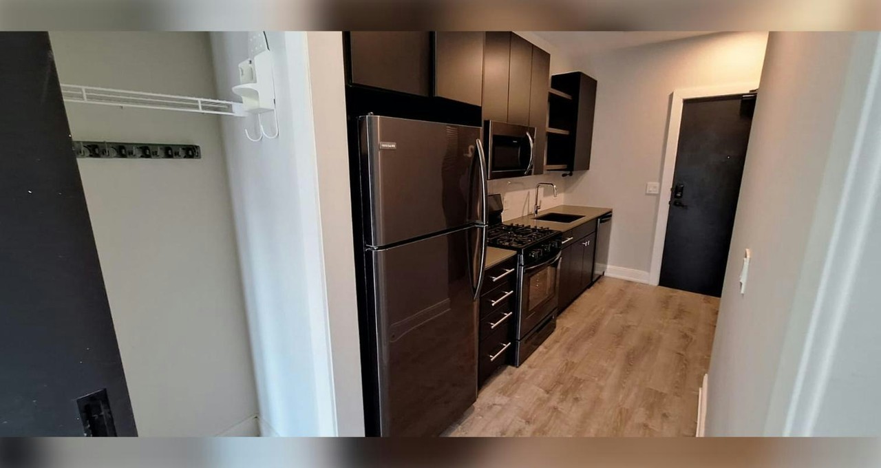 941 West Belmont Avenue, Unit 204 - Photo 2 of 9