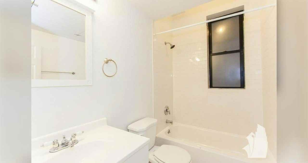 2134 West Concord Place, Unit G - Photo 7 of 12