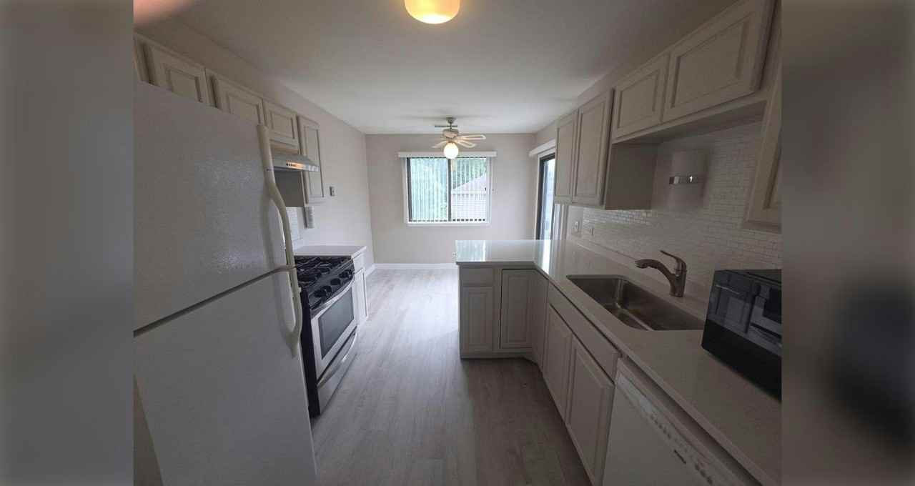 299 Pembridge Lane, Unit D2 - Photo 4 of 14