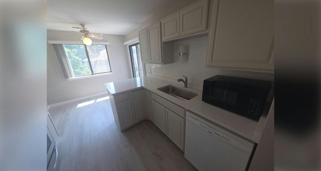 299 Pembridge Lane, Unit D2 - Photo 5 of 14