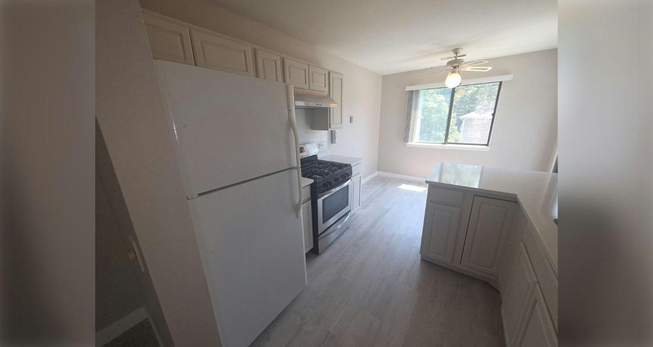 299 Pembridge Lane, Unit D2 - Photo 7 of 14