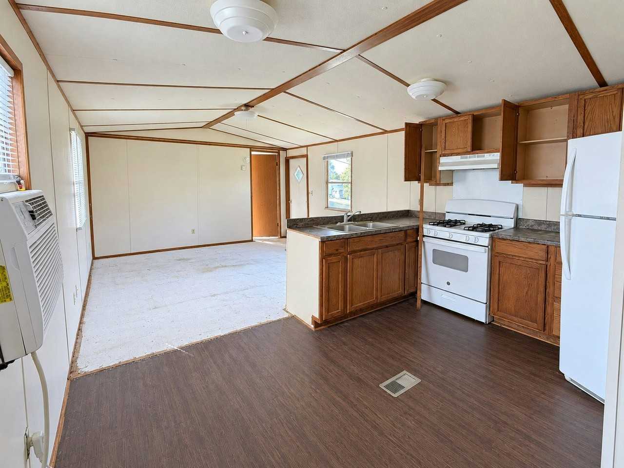 207 Rainey Street - Photo 5 of 8