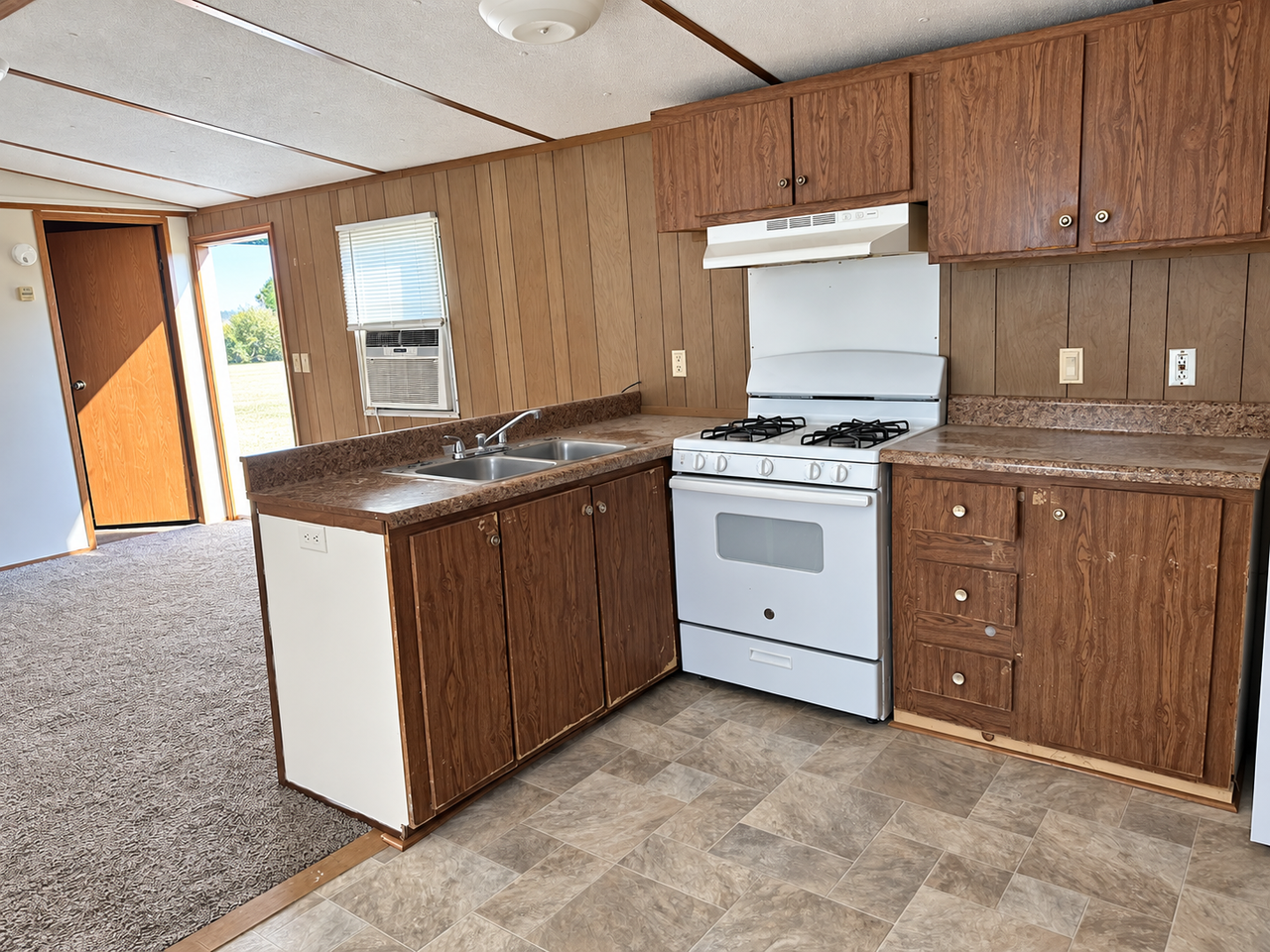 210 Lewis Street - Photo 3 of 13
