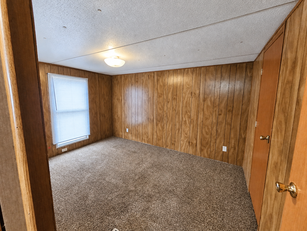 1600 West - Photo 2 of 12