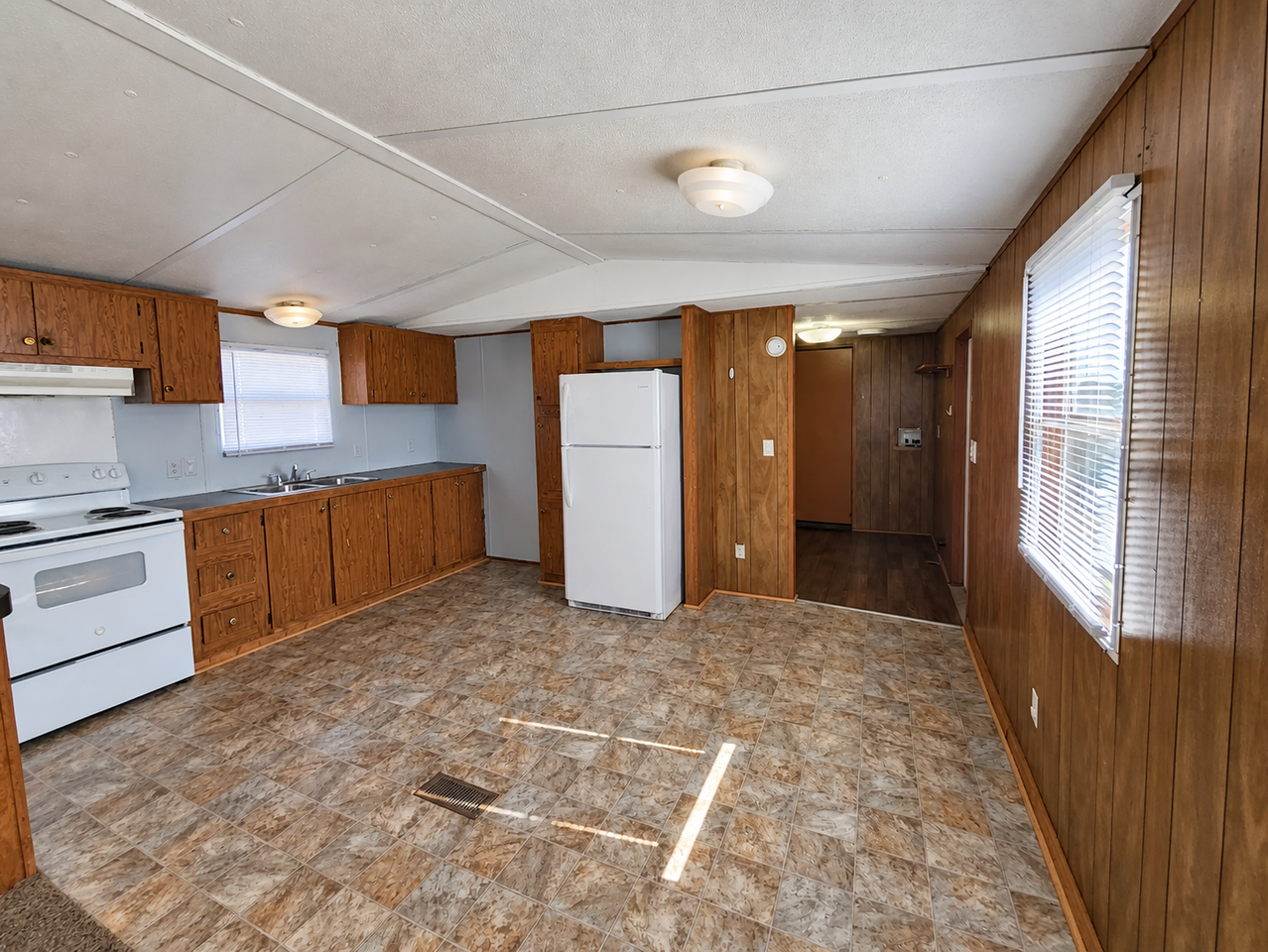 1600 West - Photo 3 of 12