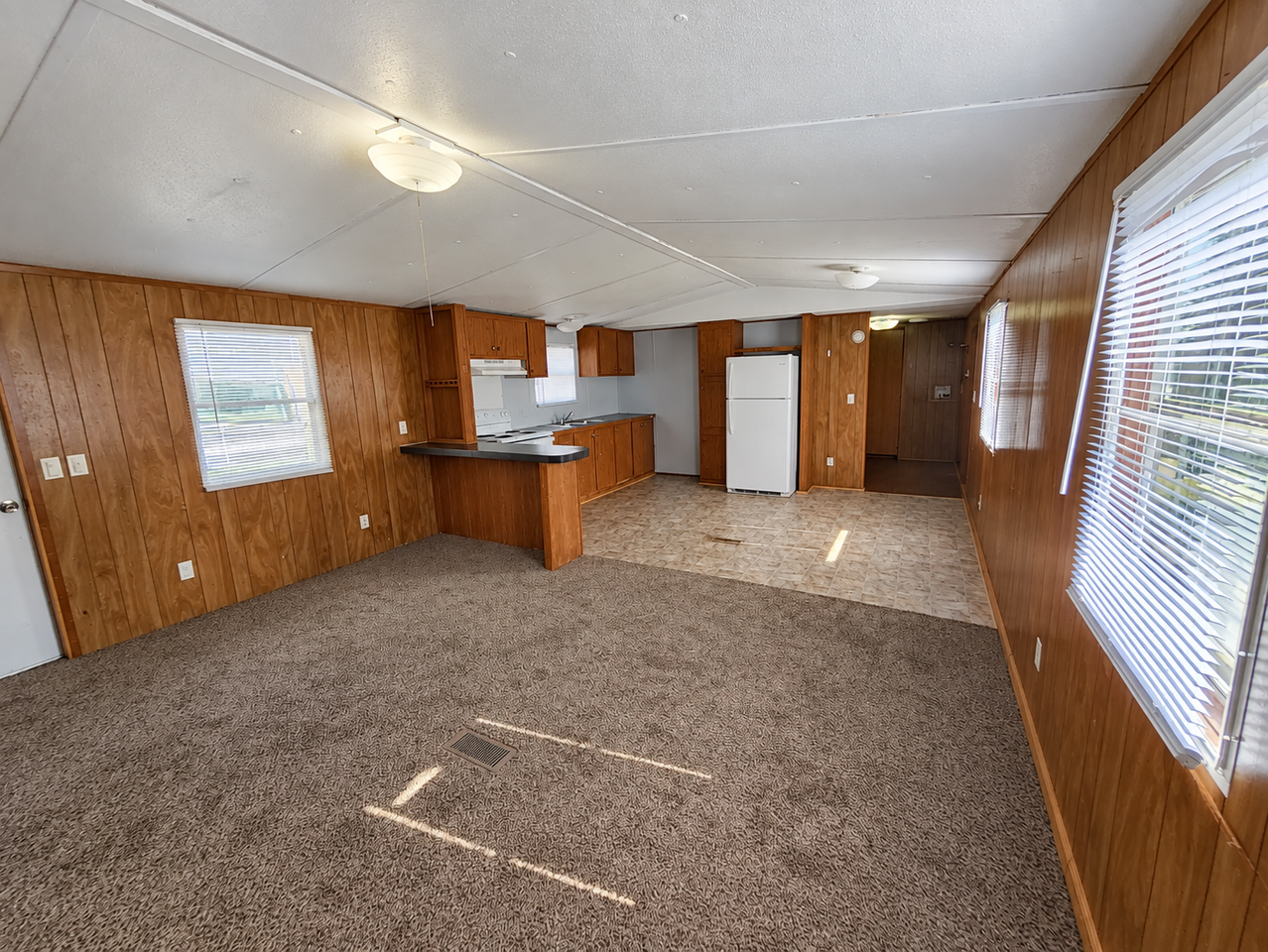 1600 West - Photo 4 of 12