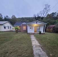 featured image of 913 Brookside Dr #1