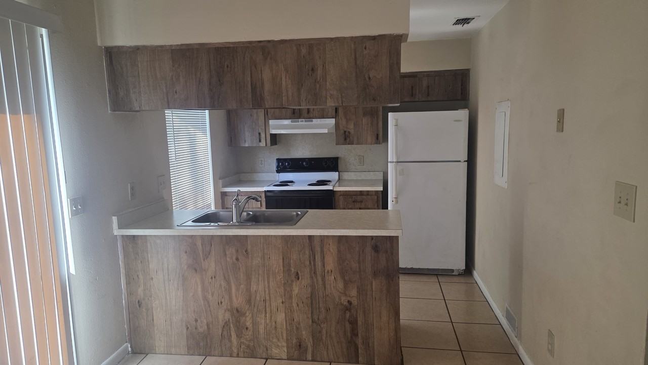 5335 Southeast 28th Lane - Photo 2 of 6