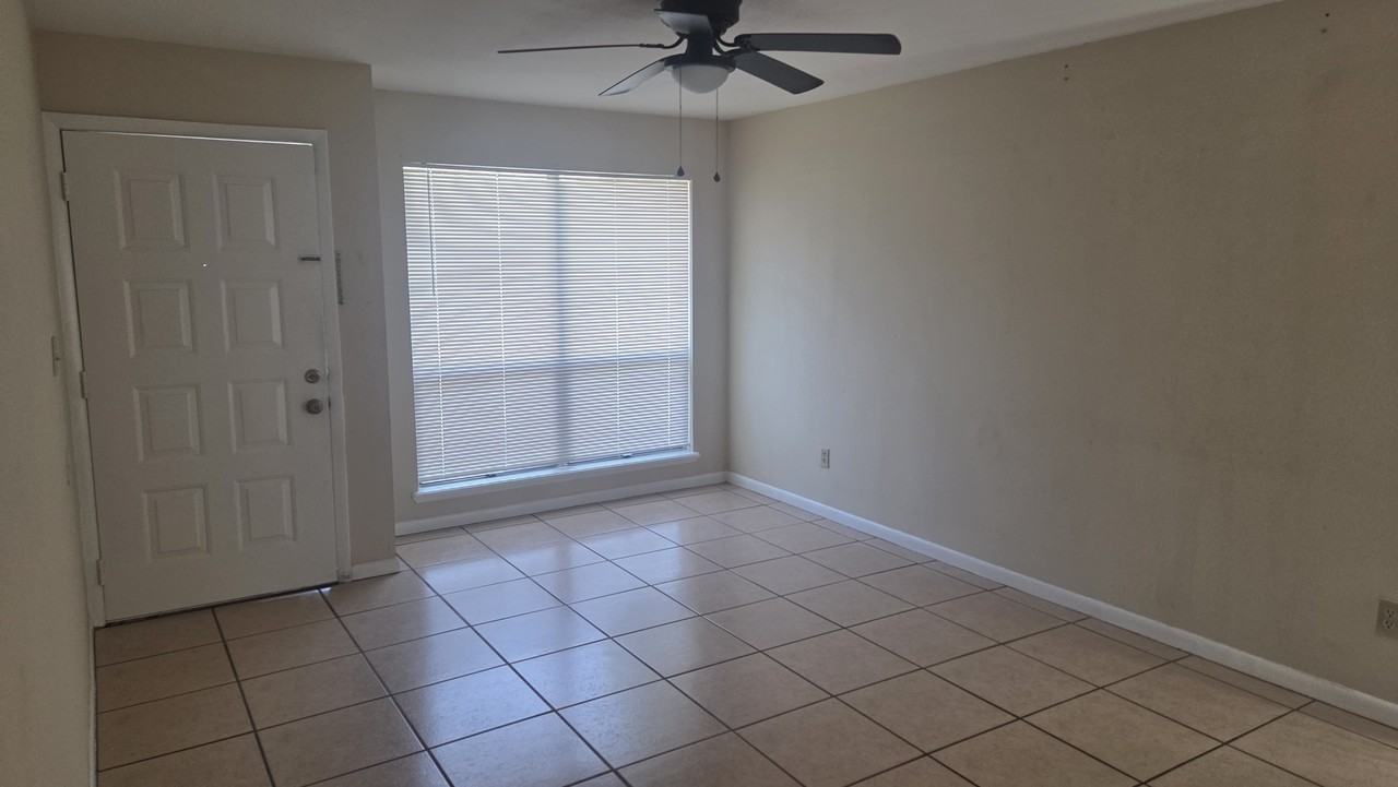 5335 Southeast 28th Lane - Photo 3 of 6