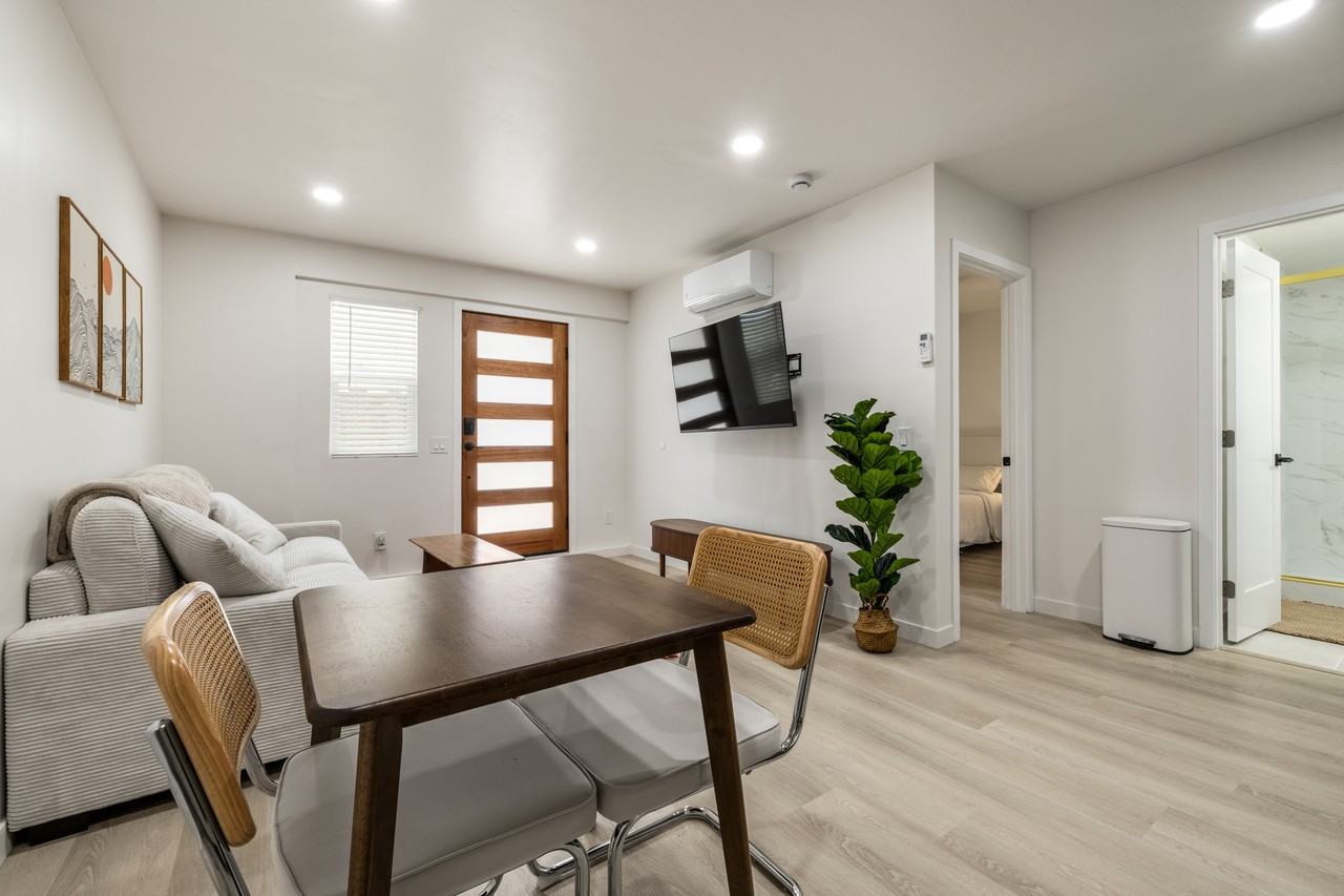 4018 Riviera Drive - Photo 4 of 19