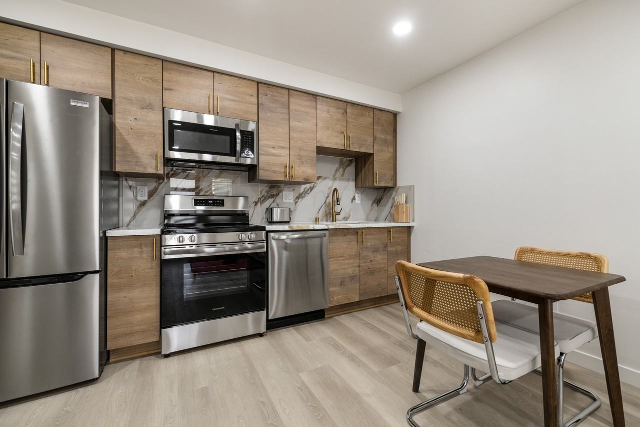4018 Riviera Drive - Photo 5 of 19